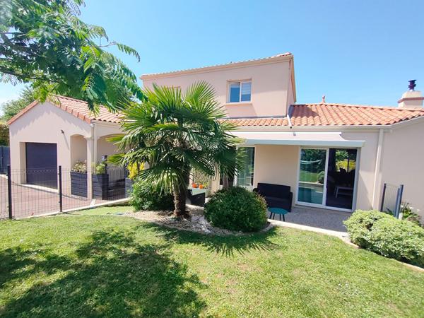 Vente maison La Roche Sur Yon : 429 000 € - AJP Immobilier La Roche-sur-Yon