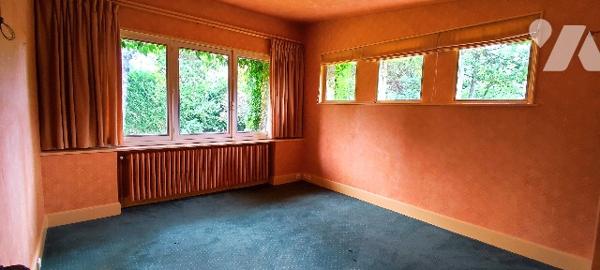 Vaste propriété de plain pied de 174m² avec dépendances de 72m² et 47m² avec garages secteur GOLF