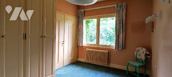 Vaste propriété de plain pied de 174m² avec dépendances de 72m² et 47m² avec garages secteur GOLF