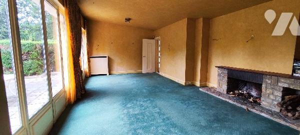 Vaste propriété de plain pied de 174m² avec dépendances de 72m² et 47m² avec garages secteur GOLF