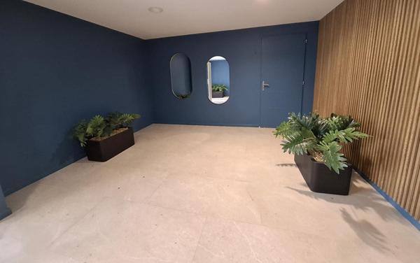 Saint-Christol (84), Appartement 78 m² avec mezzanine T2T3, 2 balcons, 2 places de parking privatives, ascenseur, Fort potentiel 65 000