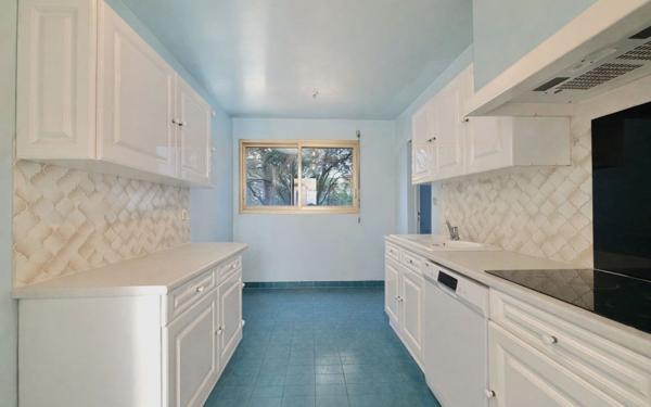 Appartement à vendre    3 pièces • 79,04 m2 Marseille 9