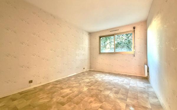 Appartement à vendre    3 pièces • 79,04 m2 Marseille 9