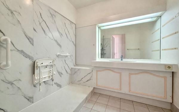 Appartement à vendre    3 pièces • 79,04 m2 Marseille 9