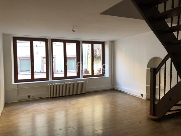 Immeuble vide 3 appartements et 1 commerce