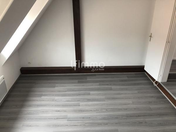 Immeuble vide 3 appartements et 1 commerce