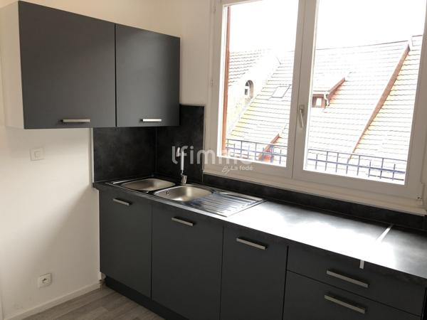 Immeuble vide 3 appartements et 1 commerce