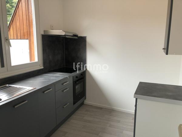 Immeuble vide 3 appartements et 1 commerce