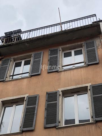 Immeuble vide 3 appartements et 1 commerce