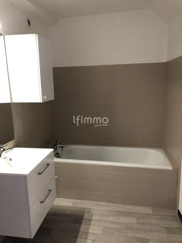 Immeuble vide 3 appartements et 1 commerce