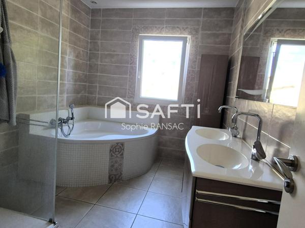 Maison contemporaine familiale 148 m² avec piscine et grand terrain
