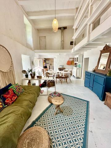 Maison de caractère avec dépendances et jardin