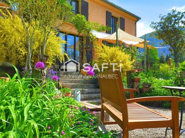 Gîte de 400 m² au cœur de la Provence : un lieu unique offrant de multiples possibilités d'exploitation touristique.
