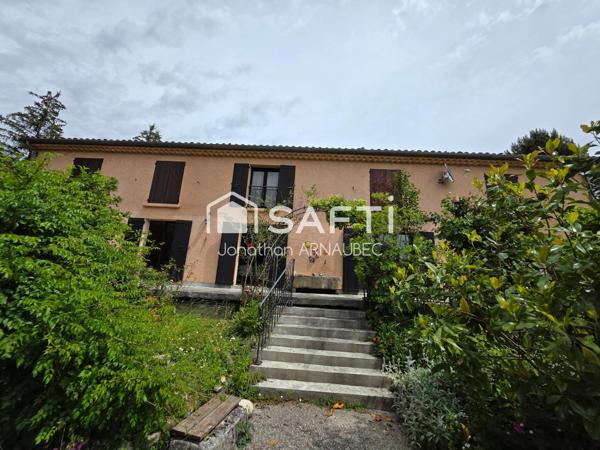 Gîte de 400 m² au cœur de la Provence : un lieu unique offrant de multiples possibilités d'exploitation touristique.
