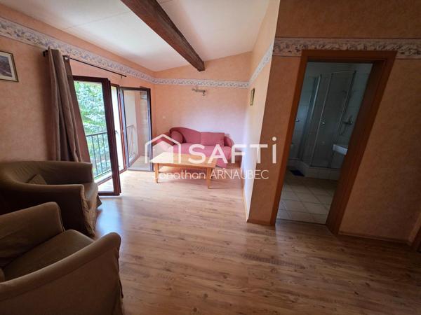Gîte de 400 m² au cœur de la Provence : un lieu unique offrant de multiples possibilités d'exploitation touristique.