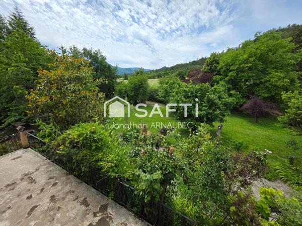 Gîte de 400 m² au cœur de la Provence : un lieu unique offrant de multiples possibilités d'exploitation touristique.