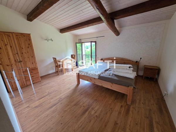 Gîte de 400 m² au cœur de la Provence : un lieu unique offrant de multiples possibilités d'exploitation touristique.