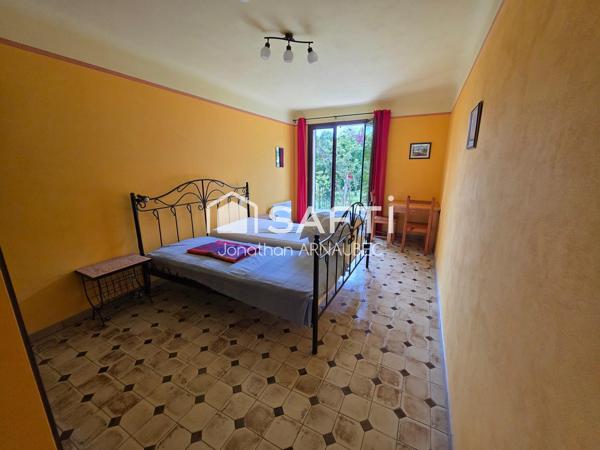 Gîte de 400 m² au cœur de la Provence : un lieu unique offrant de multiples possibilités d'exploitation touristique.