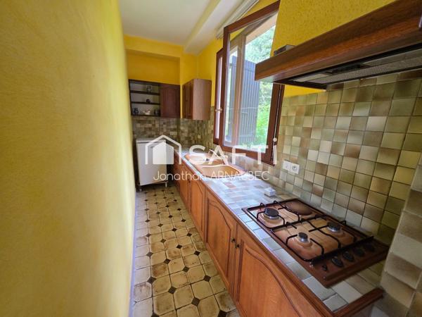 Gîte de 400 m² au cœur de la Provence : un lieu unique offrant de multiples possibilités d'exploitation touristique.