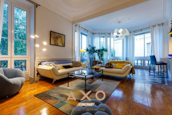 NÎMES  APPARTEMENT HAUSSMANNIEN RÉNOVÉ  160 m²  3 CHAMBRES  GARAGE  HÔTEL PARTICULIER XIXe  1er ÉTAGE - 490 000 