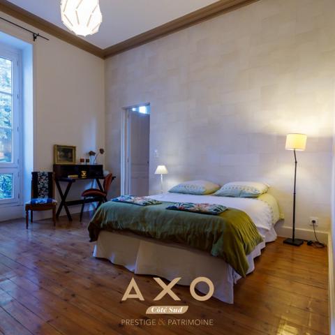 NÎMES  APPARTEMENT HAUSSMANNIEN RÉNOVÉ  160 m²  3 CHAMBRES  GARAGE  HÔTEL PARTICULIER XIXe  1er ÉTAGE - 490 000 