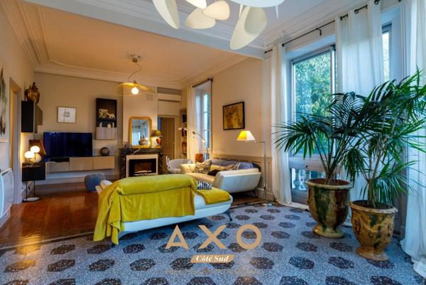 NÎMES  APPARTEMENT HAUSSMANNIEN RÉNOVÉ  160 m²  3 CHAMBRES  GARAGE  HÔTEL PARTICULIER XIXe  1er ÉTAGE - 490 000 