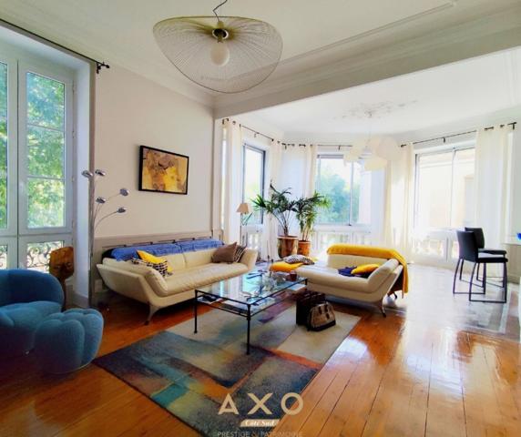 NÎMES  APPARTEMENT HAUSSMANNIEN RÉNOVÉ  160 m²  3 CHAMBRES  GARAGE  HÔTEL PARTICULIER XIXe  1er ÉTAGE - 490 000 