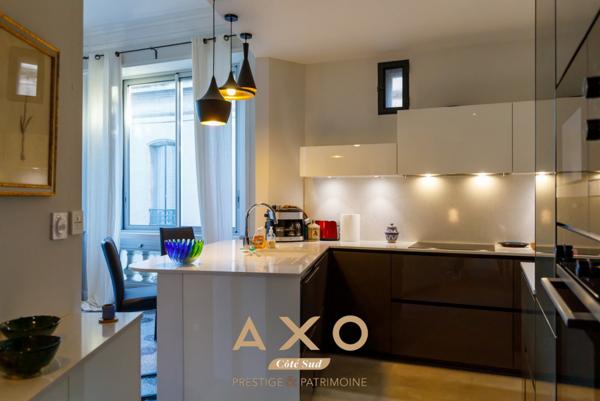 NÎMES  APPARTEMENT HAUSSMANNIEN RÉNOVÉ  160 m²  3 CHAMBRES  GARAGE  HÔTEL PARTICULIER XIXe  1er ÉTAGE - 490 000 