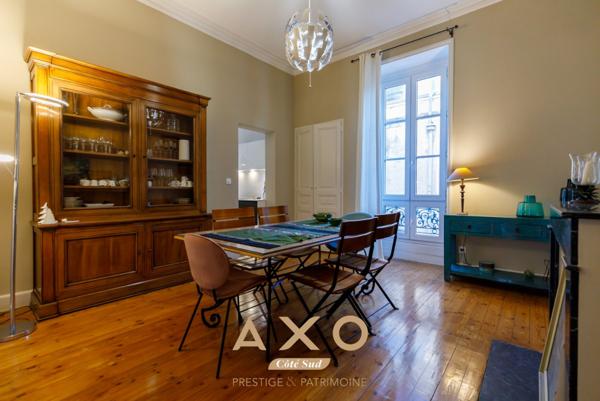 NÎMES  APPARTEMENT HAUSSMANNIEN RÉNOVÉ  160 m²  3 CHAMBRES  GARAGE  HÔTEL PARTICULIER XIXe  1er ÉTAGE - 490 000 