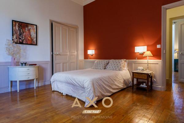 NÎMES  APPARTEMENT HAUSSMANNIEN RÉNOVÉ  160 m²  3 CHAMBRES  GARAGE  HÔTEL PARTICULIER XIXe  1er ÉTAGE - 490 000 