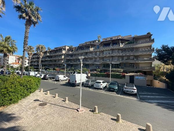 CAVALAIRE SUR MER, 83240 proche port de plaisance, T3 résidence avec ascenseur, terrasse, garage.