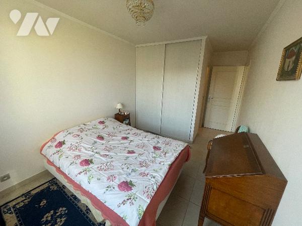 CAVALAIRE SUR MER, 83240 proche port de plaisance, T3 résidence avec ascenseur, terrasse, garage.