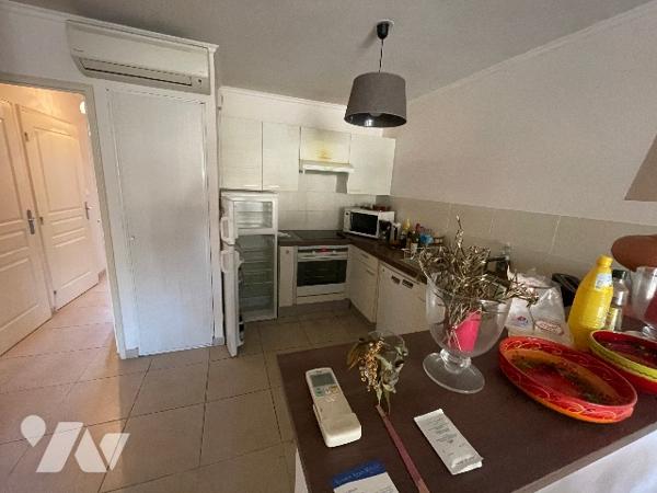 CAVALAIRE SUR MER, 83240 proche port de plaisance, T3 résidence avec ascenseur, terrasse, garage.