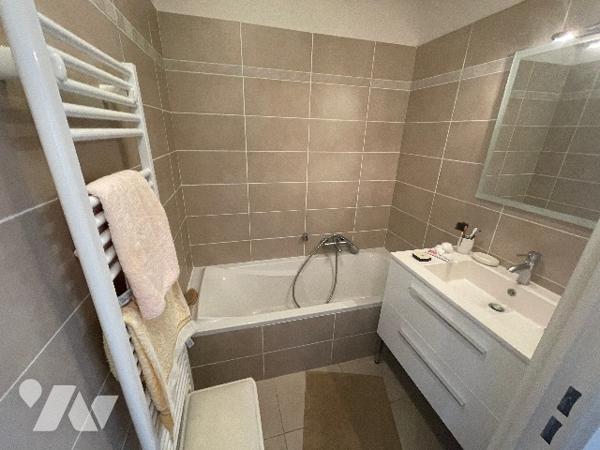 CAVALAIRE SUR MER, 83240 proche port de plaisance, T3 résidence avec ascenseur, terrasse, garage.