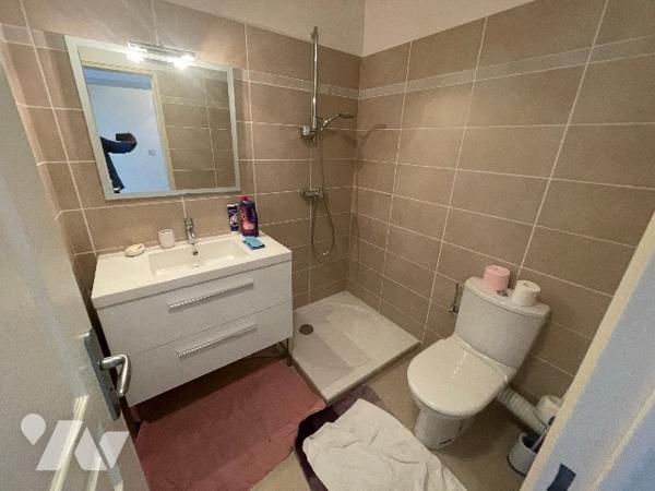 CAVALAIRE SUR MER, 83240 proche port de plaisance, T3 résidence avec ascenseur, terrasse, garage.