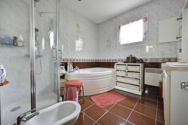 Maison 4 Chambres à proximité de Saintes (17)