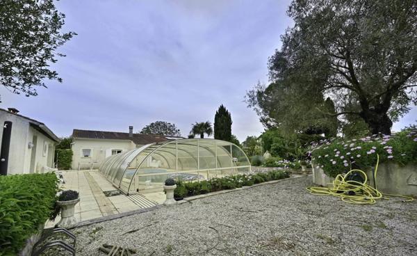 Maison 4 Chambres à proximité de Saintes (17)