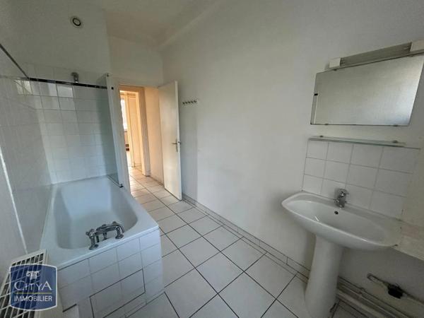 Appartement à louer 2 pièces 51.79m² Saint-Quentin (02100)