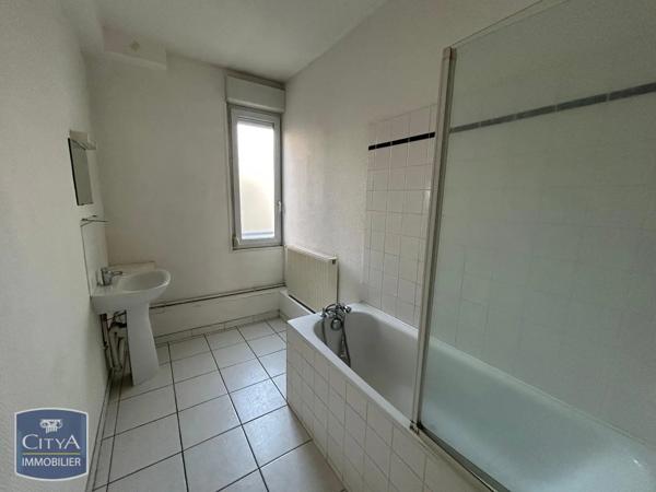 Appartement à louer 2 pièces 51.79m² Saint-Quentin (02100)