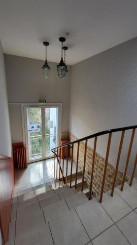 Immeuble
         5 pièces
        - 870 m²