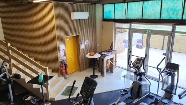 Immeuble
         5 pièces
        - 870 m²