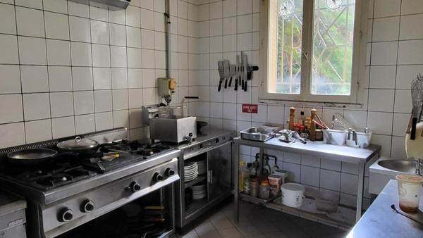 Immeuble
         5 pièces
        - 870 m²