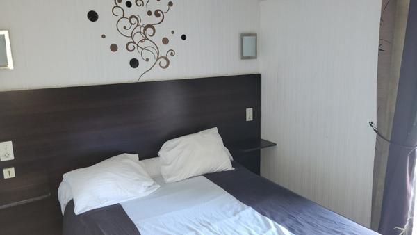 Immeuble
         5 pièces
        - 870 m²