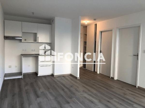 Location Appartement 2 pièces 43.68 m² - 136 RUE CAPUCINS Reims 51100