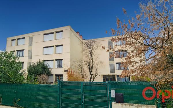 Appartement à vendre    5 pièces • 99,75 m2 Saint-Denis