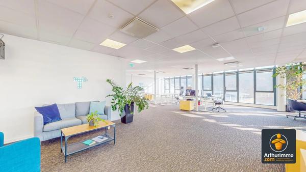 Location Bureau 274 m2 à Brignais