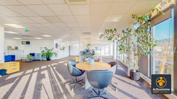 Location Bureau 274 m2 à Brignais