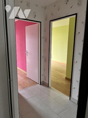 Magnifique F3 avec prestations de qualité, très grande terrasse avec vue sur jardin intérieur.