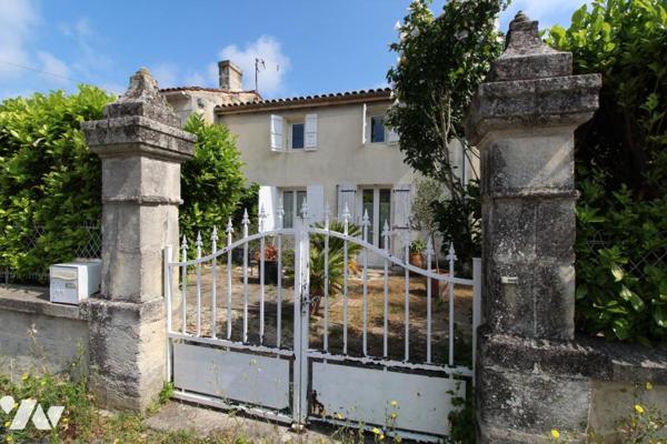 Maison en pierres - au calme à Chaniers- 170m² hab. - 3 chambres - 4 mns de SAINTES 