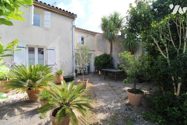Maison en pierres - au calme à Chaniers- 170m² hab. - 3 chambres - 4 mns de SAINTES 